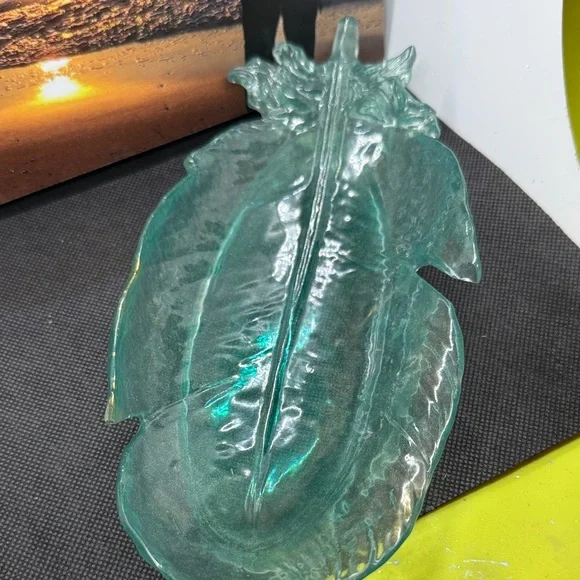 Elegant Resin Leaf Art Piece - Picture 14 of 14